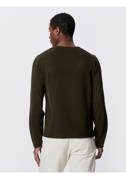 Basic Triko Kazak Dokulu Yuvarlak Yaka Dar Kesim fırsatları