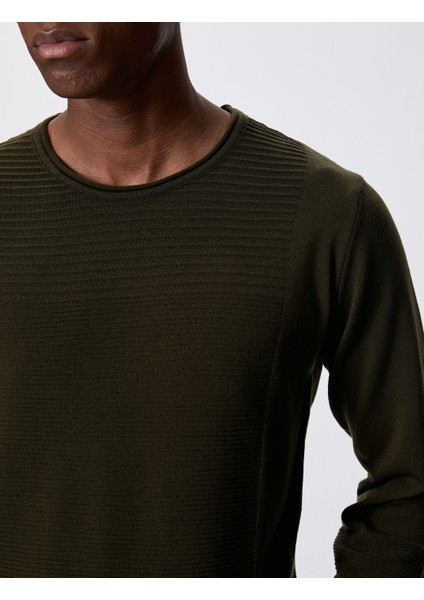 Basic Triko Kazak Dokulu Yuvarlak Yaka Dar Kesim indirimleri