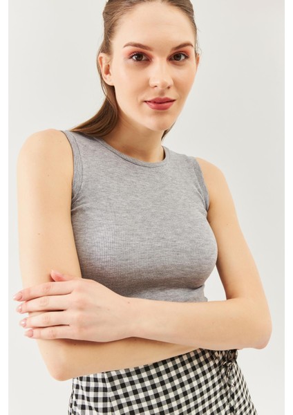 Gri Sıfır Kol Bisiklet Yaka Vucuda Oturan %100 Pamuklu Kaşkorse Esnek Crop Bluz modelleri