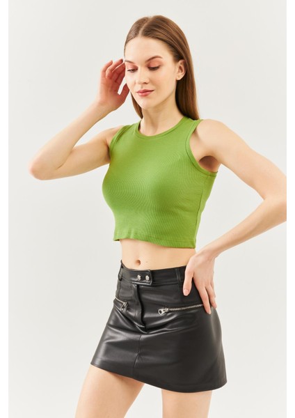 Çimen Yeşili Sıfır Kol Bisiklet Yaka Vücuda Oturan %100 Pamuklu Kaşkorse Esnek Crop Bluz