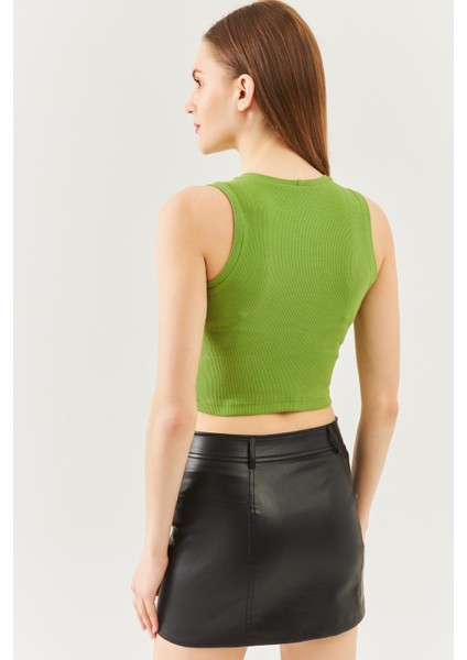 Çimen Yeşili Sıfır Kol Bisiklet Yaka Vücuda Oturan %100 Pamuklu Kaşkorse Esnek Crop Bluz indirimleri