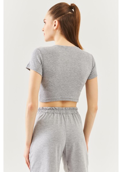 Açık Gri Kısa Kol Bisiklet Yaka Vücuda Oturan %100 Pamuklu Kaşkorse Esnek Crop Bluz
