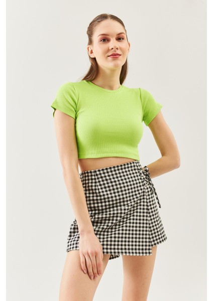 Fıstık Yeşili Kısa Kol Bisiklet Yaka Vücuda Oturan %100 Pamuklu Kaşkorse Esnek Crop Bluz