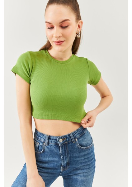 Çimen Yeşili Kısa Kol Bisiklet Yaka Vücuda Oturan %100 Pamuklu Kaşkorse Esnek Crop Bluz