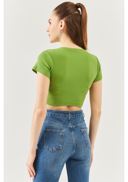 Çimen Yeşili Kısa Kol Bisiklet Yaka Vücuda Oturan %100 Pamuklu Kaşkorse Esnek Crop Bluz