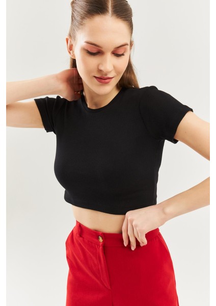 Siyah Kısa Kol Bisiklet Yaka Vücuda Oturan %100 Pamuklu Kaşkorse Esnek Crop Bluz fırsatları