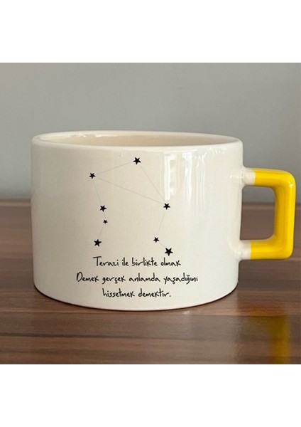 Terazi Burcu ve Onla Alakalı Komik Açıklama Simgesi Baskılı Sarı Kulplu Yeşil Kedili D Kupa fiyatları