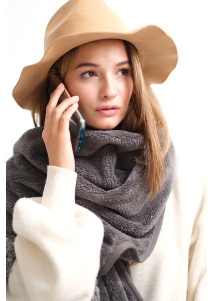CAKKA Wellsoft Peluş Püsküllü Atkı/scarf