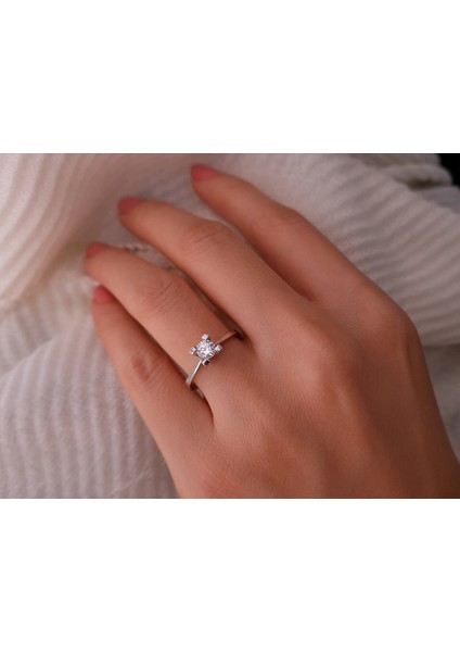 F Renk 0,45 Karat Pırlanta Tektaş Yüzük 0417R0034 fırsatları