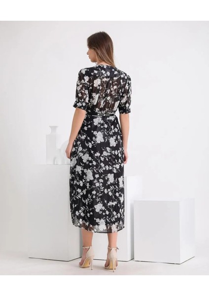 Siyah Beyaz Çiçekli Kruvaze Yaka Kısa Kollu Asimetrik Şifon Kemerli Elbise indirimleri