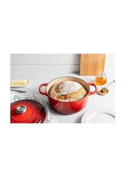 Le Creuset Dökme Demir Saplı Tencere 26 cm + Dökme Demir Izgara Tavası Kare 26 cm