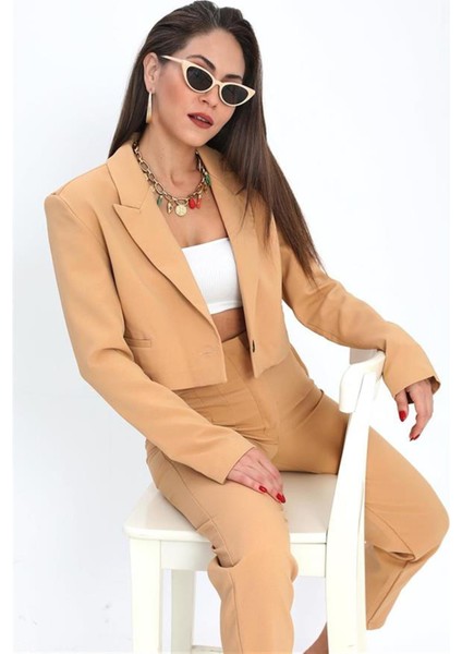 Çift Peto Cepli Kısa Crop Blazer Ceket Camel