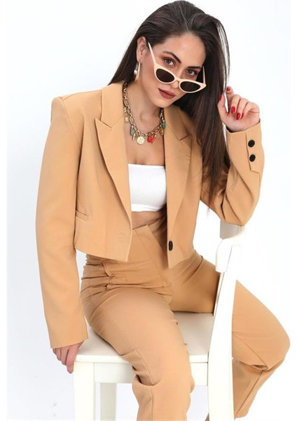 Çift Peto Cepli Kısa Crop Blazer Ceket Camel