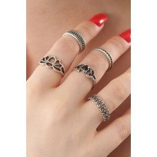 Clariss Gümüş Renk Lotus Model Siyah Kristal Taş Detay Kadın Yüzük Kombin