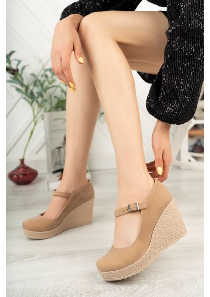 Dolgu Taban Bilekten Tokalı Bej Irm Süet Ayakkabı modelleri