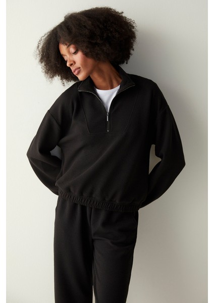 Siyah Fermuarlı Yaka Dökümlü Sweatshirt