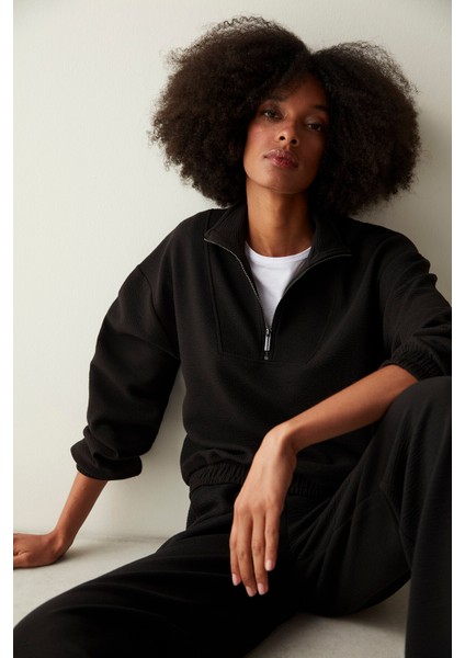 Siyah Fermuarlı Yaka Dökümlü Sweatshirt