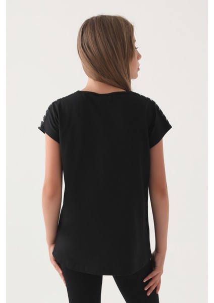 Siyah Kol Detay Ön Baskılı Kız Çocuk T-Shirt fırsatları