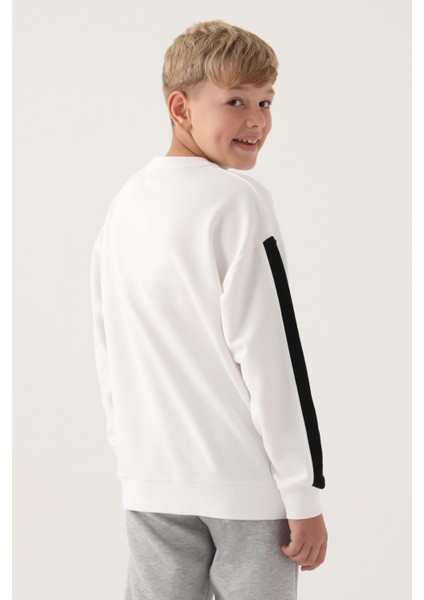 Krem Bisiklet Yaka Kol Detay Erkek Çocuk Sweatshirt fırsatları
