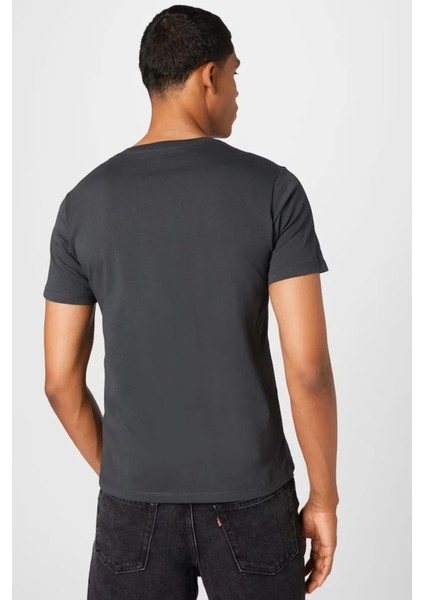 Graphic Crewneck Tee fiyatları