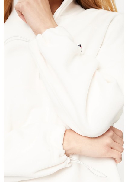 Kadın Beyaz Sweatshirt DW0DW16271 fırsatları
