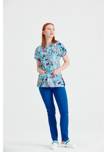 Mavi Zemin Kedi Desenli Likralı Kumaş Cerrahi Takım V Yaka Forma indirimleri
