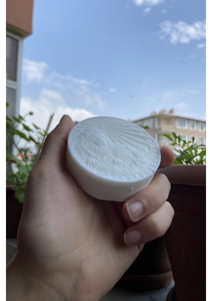 Dekoratif Astroloji Serisi Burç Mumları Kokulu Mum - Aslan Burcu Soya Wax Candle 1 Adet Beyaz Mum