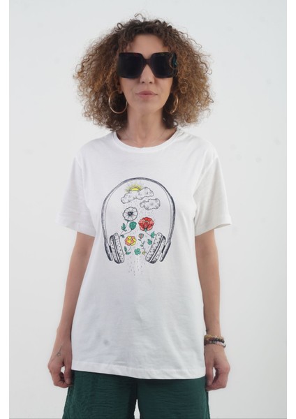 Ekru Taşlı Çiçek ve Kulaklık Baskılı Tshirt fiyatları
