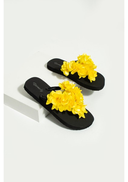 Sarı Çiçekli Parmak Arası Acıtmaz Siyah Plaj Terliği Flip Flops