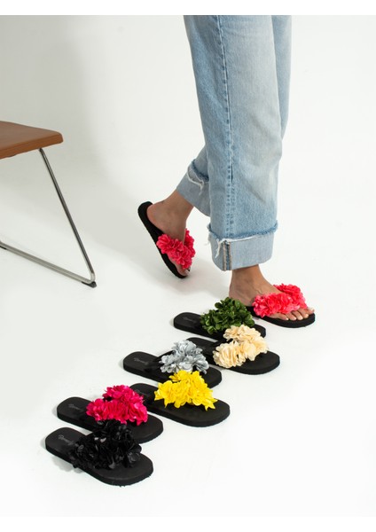 Sarı Çiçekli Parmak Arası Acıtmaz Siyah Plaj Terliği Flip Flops