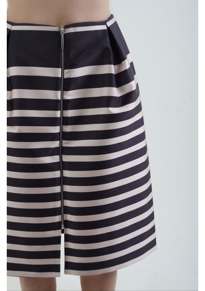 Ince Çizgili Önü Fermuarlı Saten Etek fiyatları