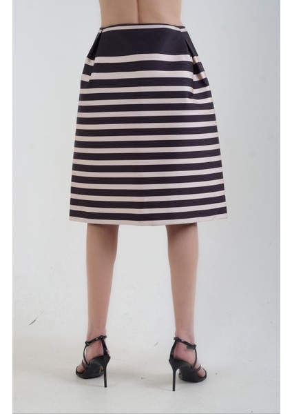 Ince Çizgili Önü Fermuarlı Saten Etek fırsatları