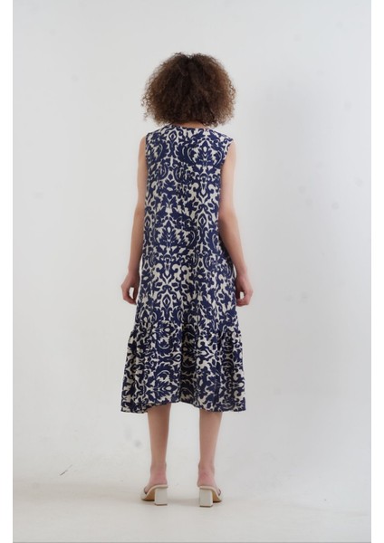 Lacivert Desenli Eteği Volanlı Kolsuz Elbise modelleri