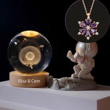 Hediyesahibi  Kişiye Özel Işıklı Ahşap Kaideli Karahindiba Temalı Cam Küre 8*6cm ve Lotus Çiçeği Kolye