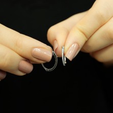 Delagos Pırlantalı Oval Halka Küpe 0.16 Karat