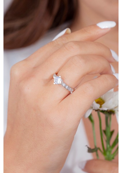 Pırlanta Montür Tektaş Modern Gümüş Yüzük Rodyumlu