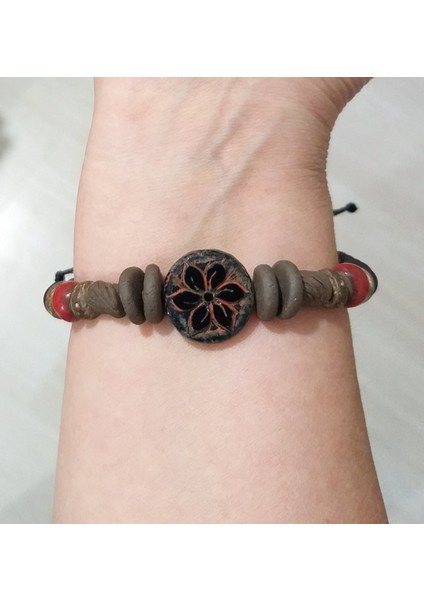 Siyah Çiçekli Seramik ve El Yapımı Toprak Boncuklu Hint Cam Boncuklu Bileklik
