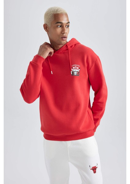 Fit NBA Chicago Bulls Boxy Fit Kapüşonlu Kalın Sweatshirt Z4629AZ23AU fırsatları