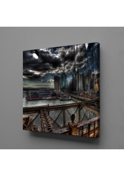 Kara Bulutlu Şehir Kanvas Tablo 60X60CM