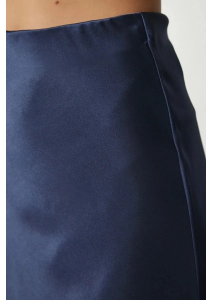 Kadın Lacivert Saten Yüzeyli Midi Boy Etek Hzl23s-Bd1101471 modelleri