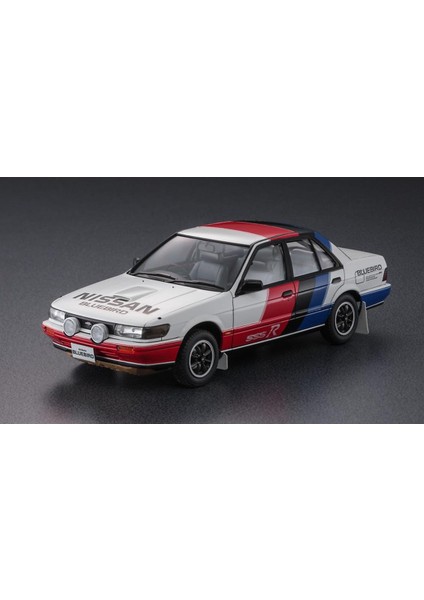 HC35 21135 1/24 Ölçek Nissan Bluebird 4-Door Sedan Sss-R (U12) 1987 Otomobil Plastik Model Kiti modelleri