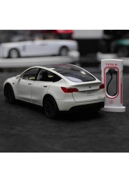 Tesla Model Y 1:24 Birebir Işıklı Maket Beyaz Sarj Istasyonlu