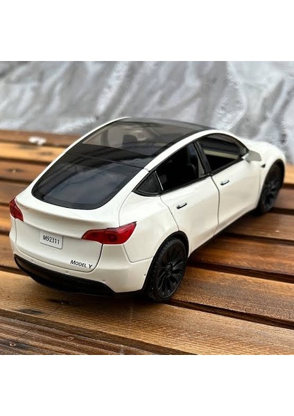 Tesla Model Y 1:24 Birebir Işıklı Maket Beyaz Sarj Istasyonlu