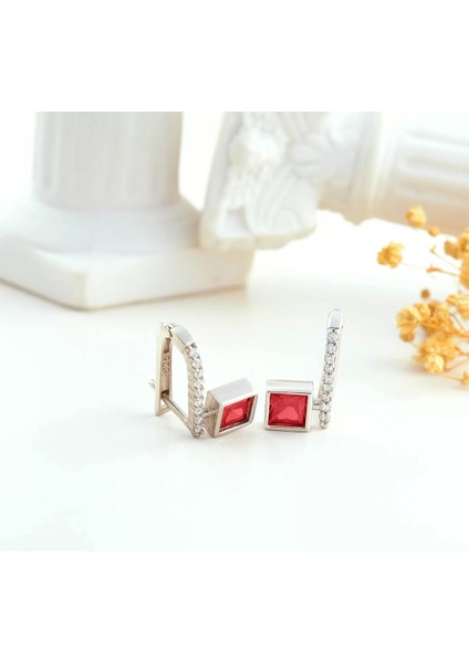 925 Ayar Gümüş Kırmızı Zirkon Taşlı Kare Küpe Silver modelleri