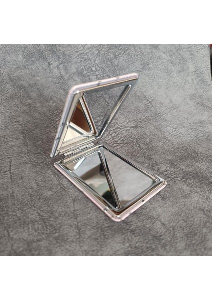 Cep Ayna Pokemeon Pikachua Makyaj Çanta Seyehat Taşınabilir Ayna Bebek Sulu Kozmetik Büyüteç Kompakt Katlanır indirimleri