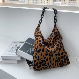Leopar Baskı 2023 Yeni Sonbahar Kış Kadife Omuz Çantaları Retro Leopar Desen Çanta Kalın Zincir Çanta Kadın Günlük Sıcak Yumuşak Crossbody (Yurt Dışından)