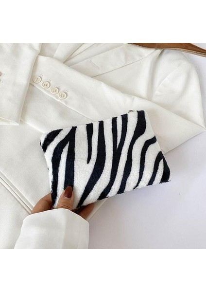 Zebra Zarf Kış Kürklü Kadın Büyük Çanta Moda Inek Desen Bayanlar Omuz Askılı Postacı Çantaları Yumuşak Peluş Kadın Kızlar Seyahat Rahat Tote (Yurt Dışından)