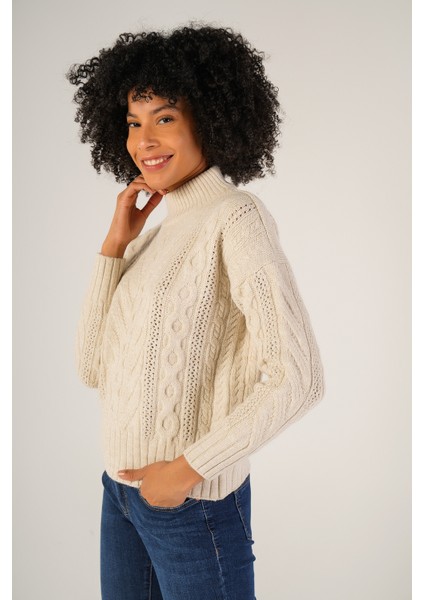 Kadın Bej Saç Örgülü Yarım Balıkçı Yaka Yün Kazak TRIST-6143