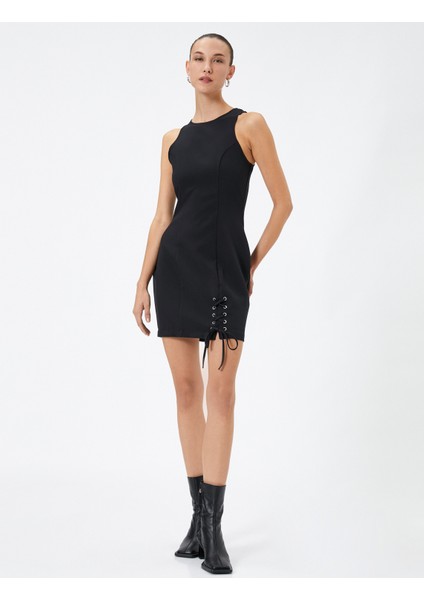 Mini Elbise Halter Yaka Kuşgözü Bağlama Detaylı modelleri