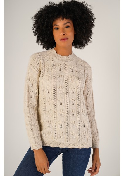 Kadın Bej Pon Pon Desenli Ajurlu Bisiklet Yaka Yün Kazak TRIST-6146